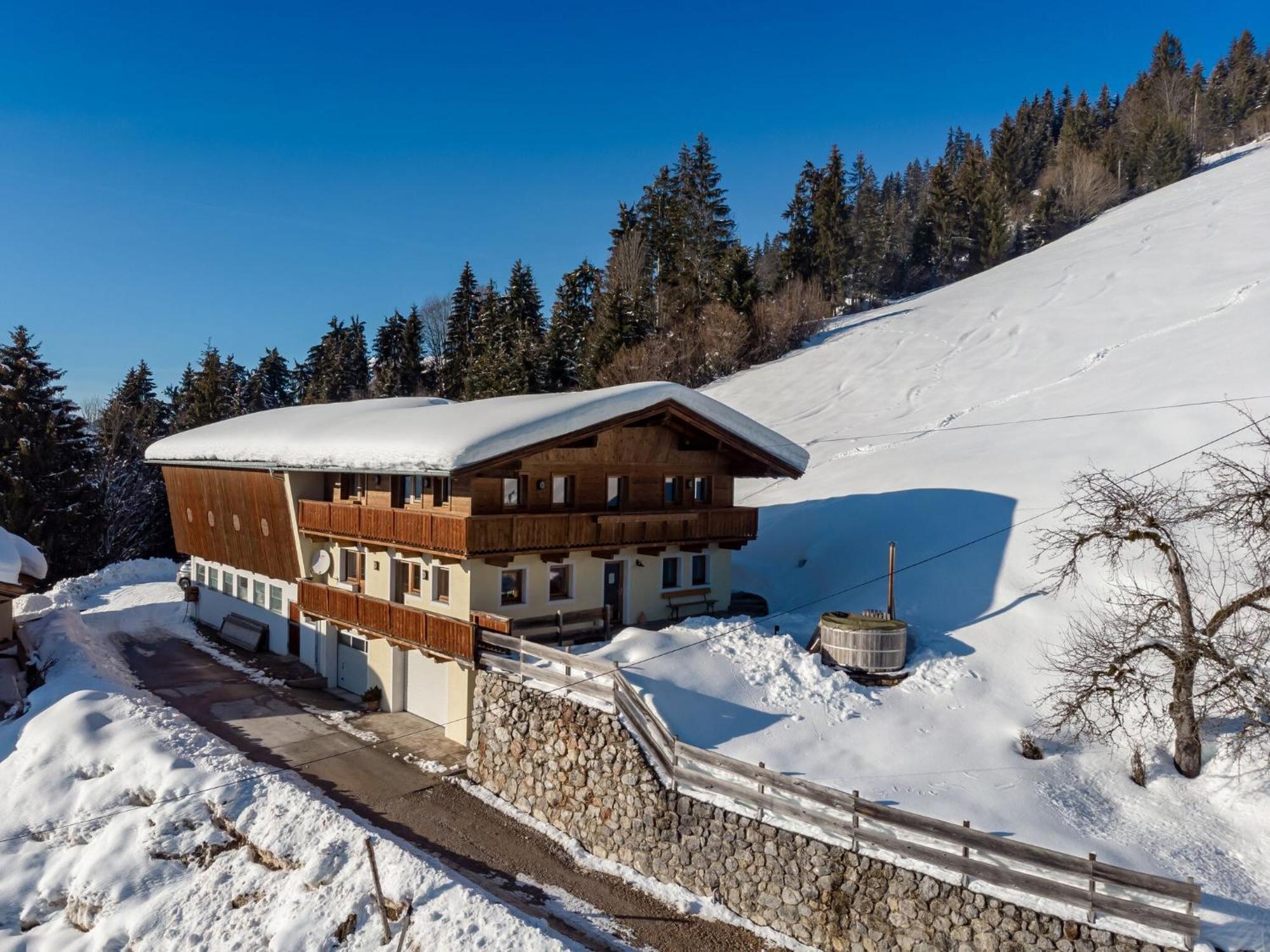 Chalet In Hopfgarten In Brixental With Hot Tub Hopfgarten im Brixental Exterior photo